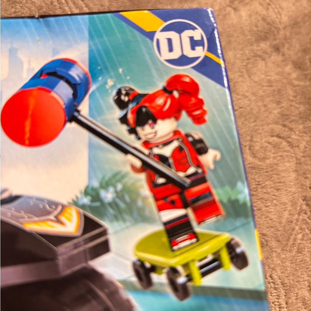 LEGO Batman vs Harley Quinn Building Set - 42pcs 76220 . New ( some wear on box - Picture 4 of 11